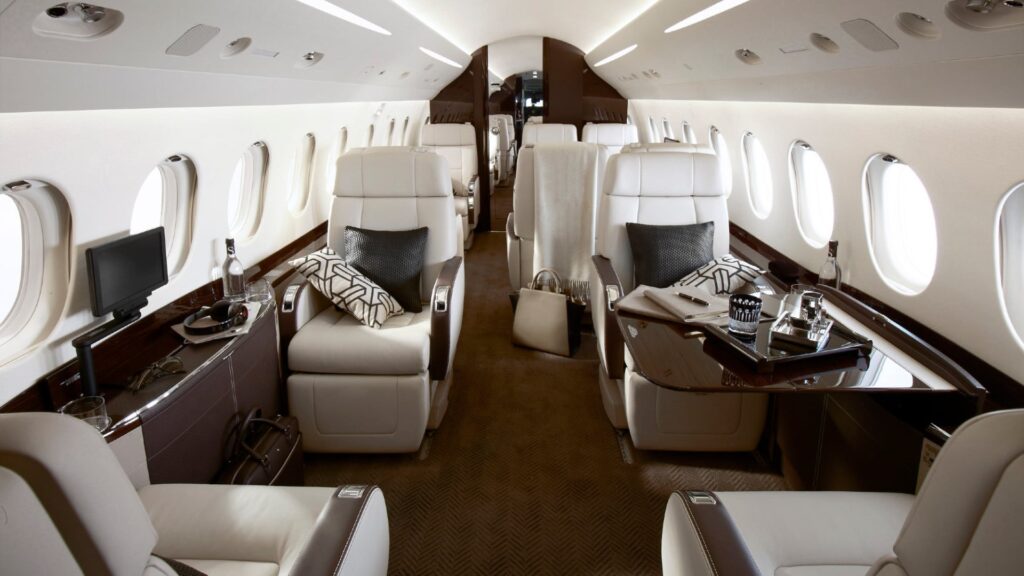 04.-Cabine_Falcon2000LXS_2000px-1