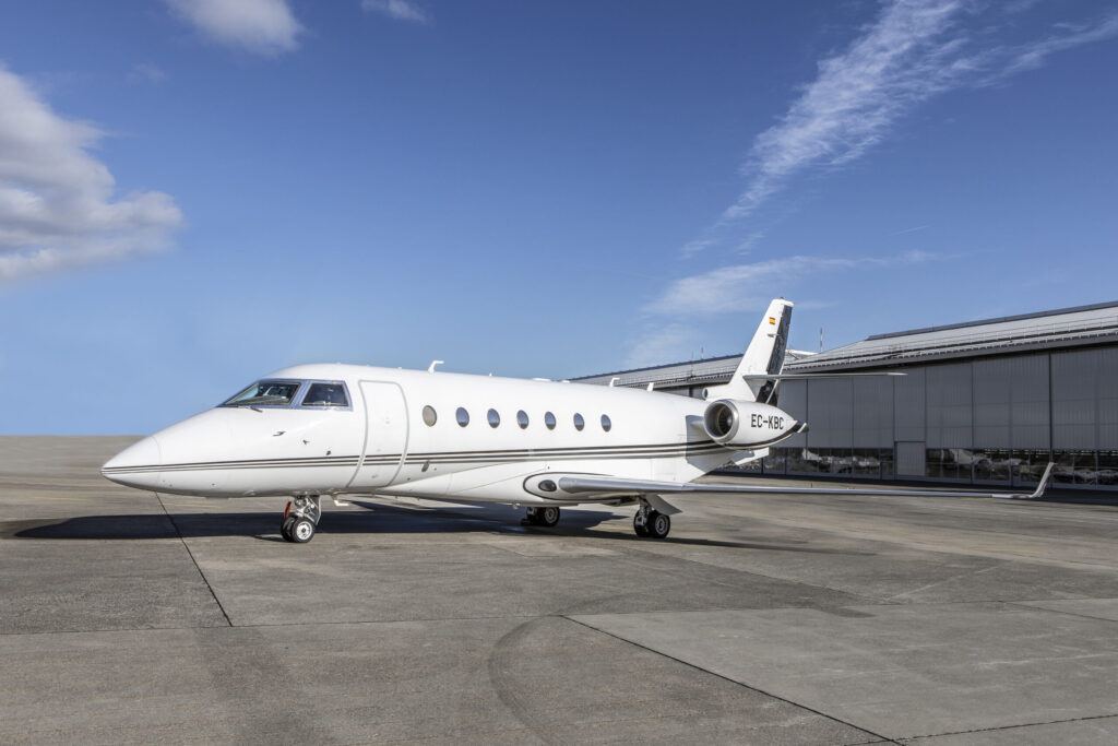 GULFSTREAM-200_EC-KBC_Exterior_1-scaled