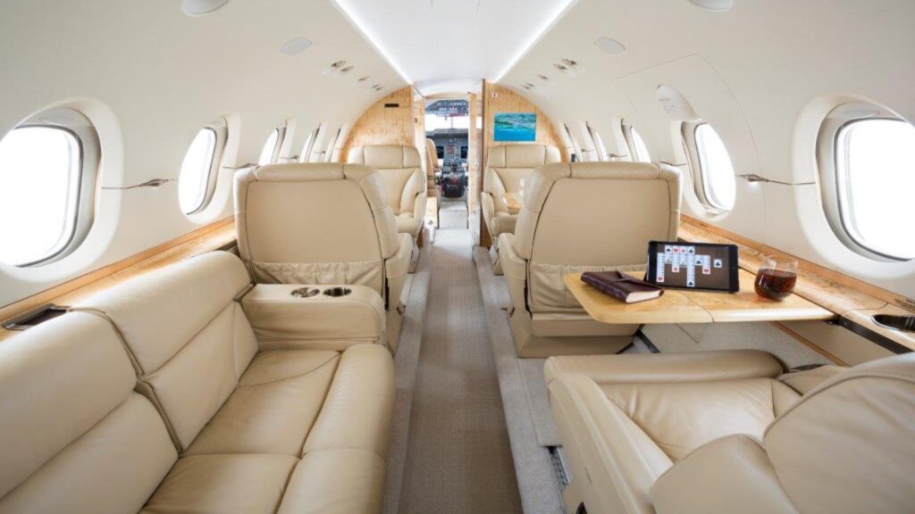 Hawker-900XP-1